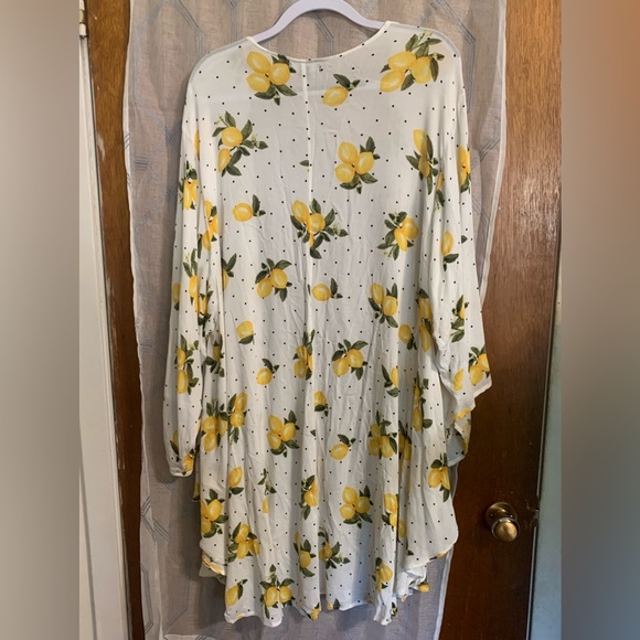 Torrid Plus Size Lemon Print Shirttail Kimono or Overpiece-Size 3/4X - Picture 5 of 11